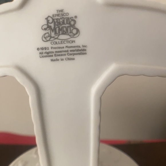 Vintage 1992 Precious Moments musical cross by Enesco. - Picture 6 of 7